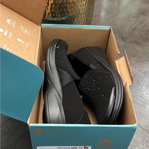 Bzees Poppyseed 3 Slip On Black (WIDE) - Picture 2 of 12